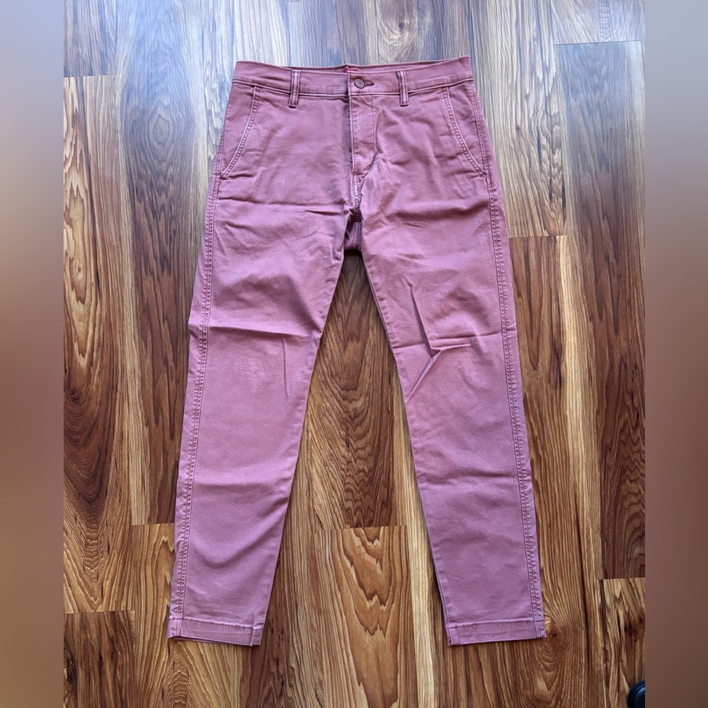 Levi's Chino XX Dusty Red Chinos Standard Taper (Size 31)